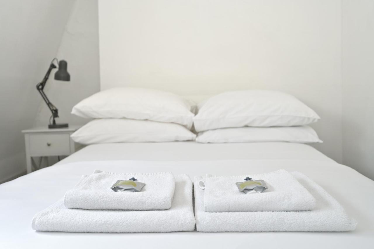 Soho, Piccadilly & Chinatown - Two Bedroom & Two Double Beds Apartment London Exterior photo