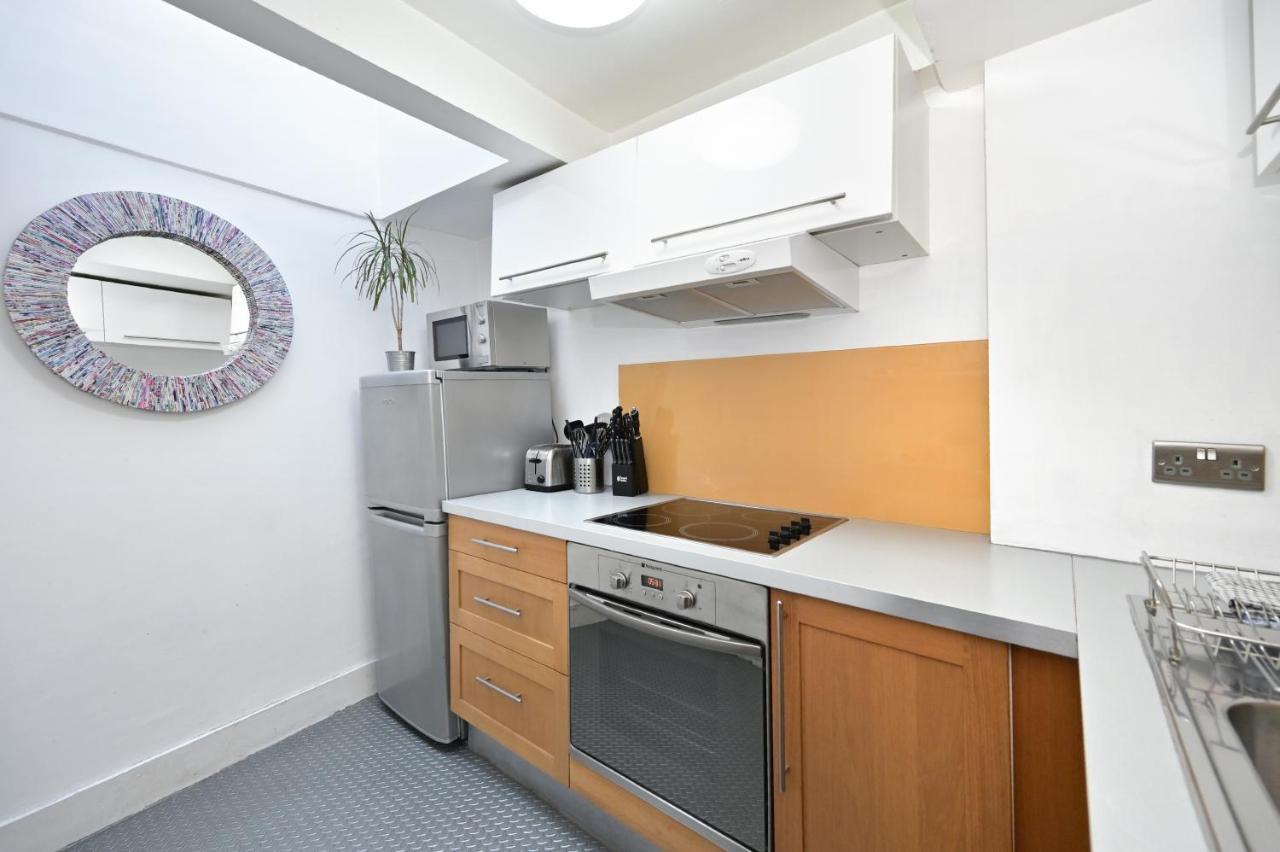 Soho, Piccadilly & Chinatown - Two Bedroom & Two Double Beds Apartment London Exterior photo