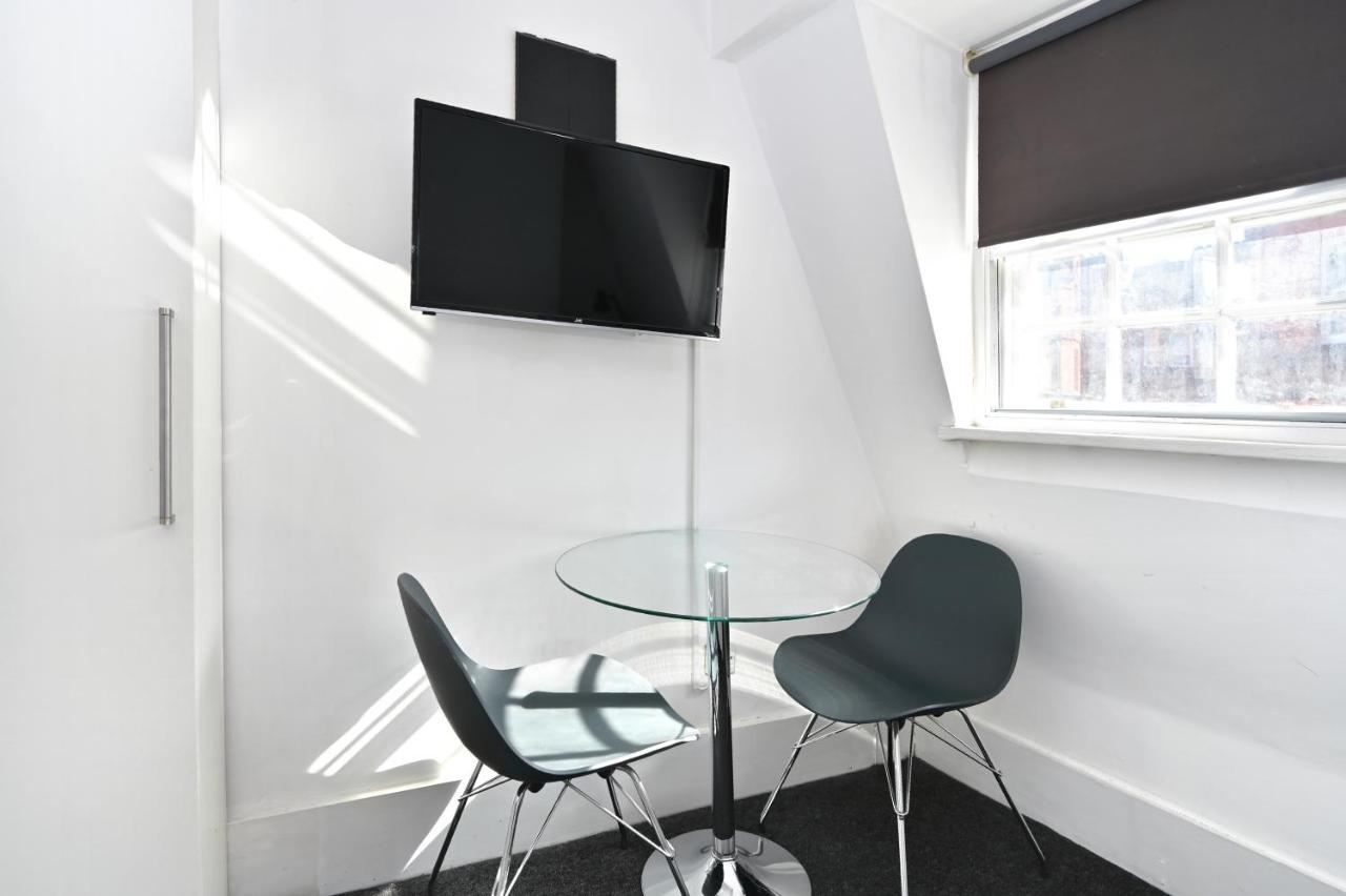 Soho, Piccadilly & Chinatown - Two Bedroom & Two Double Beds Apartment London Exterior photo