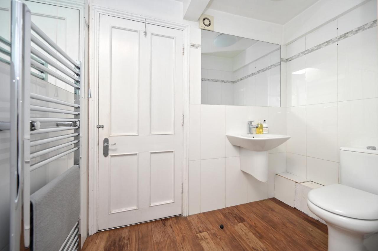 Soho, Piccadilly & Chinatown - Two Bedroom & Two Double Beds Apartment London Exterior photo