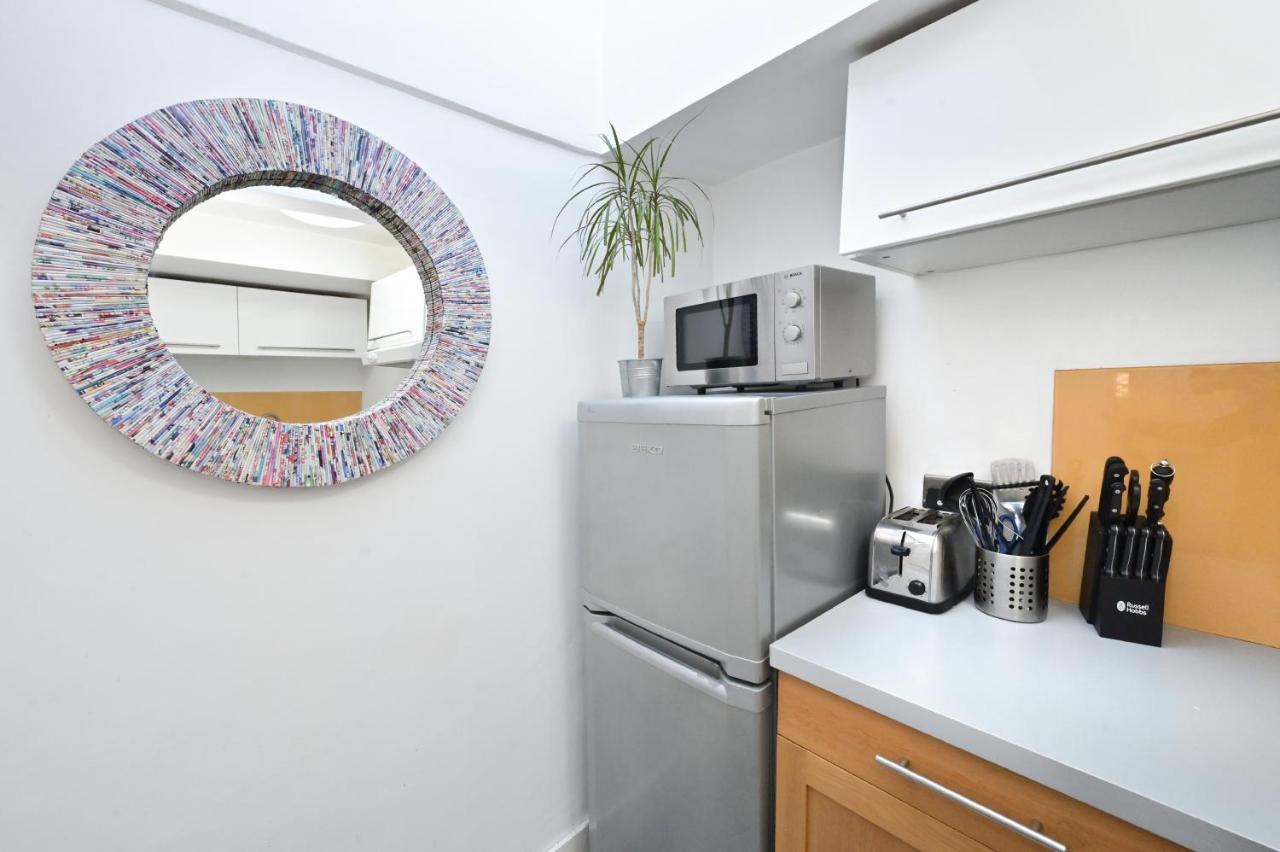 Soho, Piccadilly & Chinatown - Two Bedroom & Two Double Beds Apartment London Exterior photo